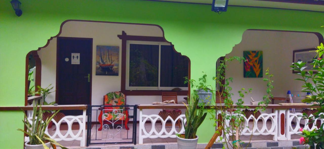 Dan Zoranz Self Catering Guest House La Digue Exterior photo