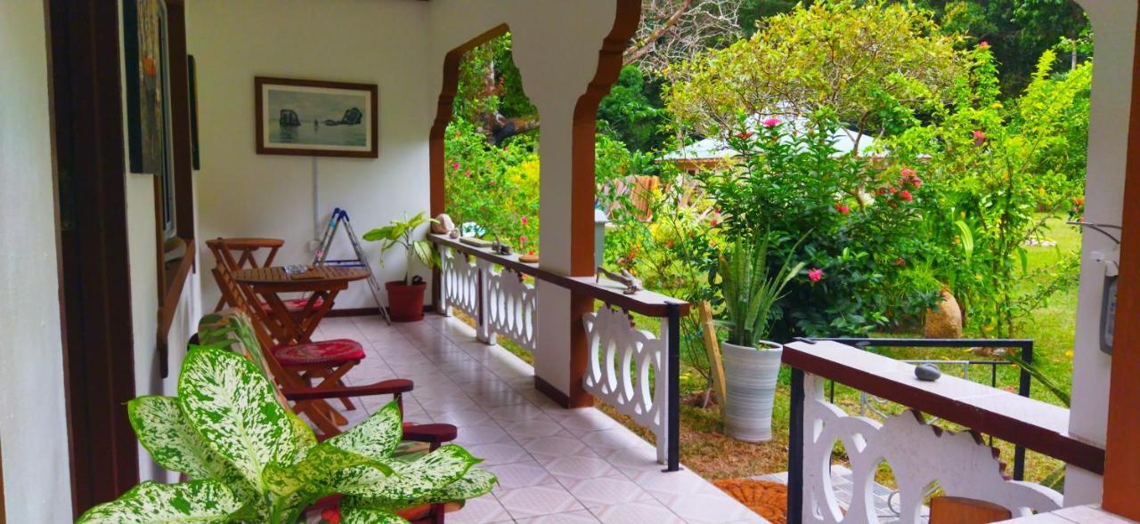 Dan Zoranz Self Catering Guest House La Digue Exterior photo