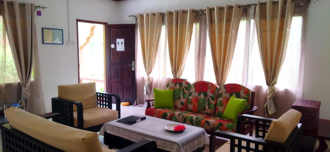 Dan Zoranz Self Catering Guest House La Digue Exterior photo