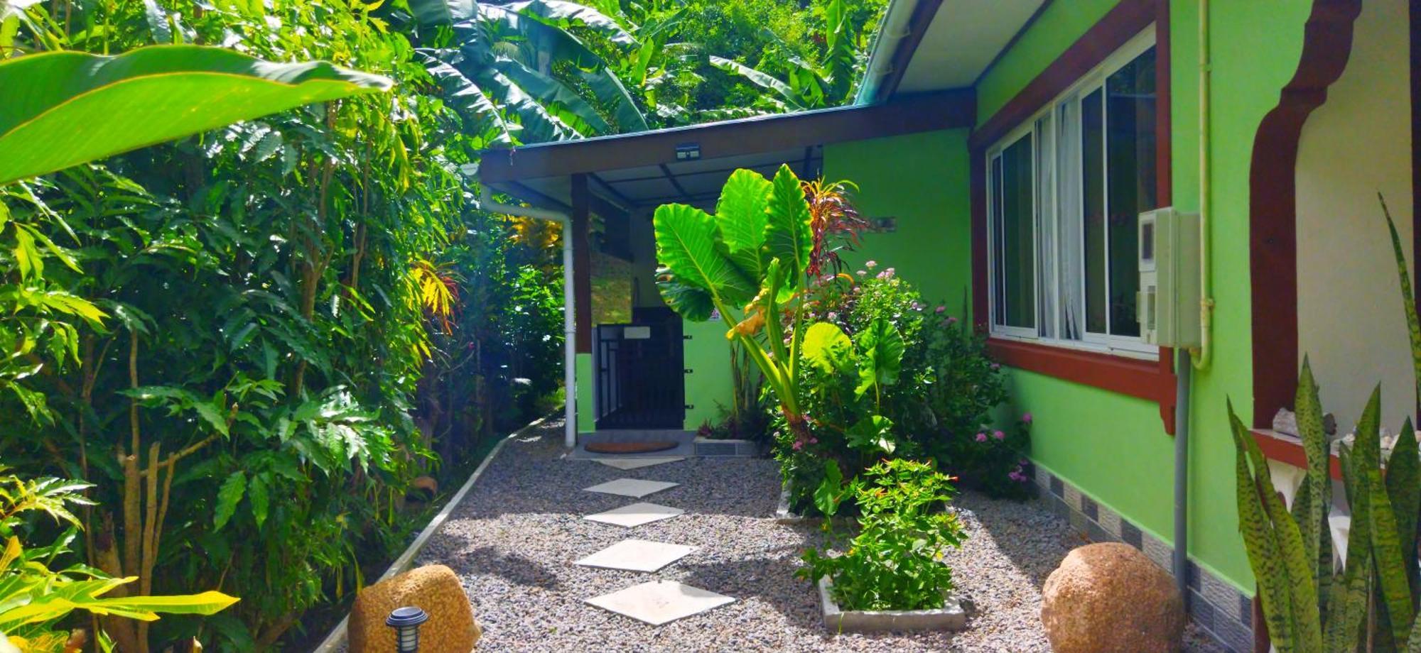 Dan Zoranz Self Catering Guest House La Digue Exterior photo